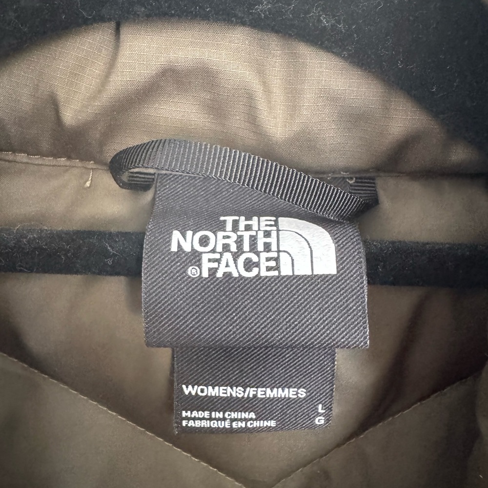 The North Face 550 olive green vest. Like new! - Picture 4 of 4